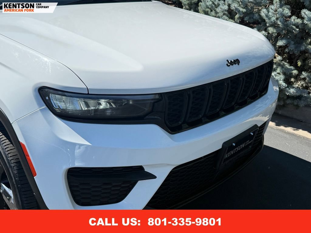Used 2023 Jeep Grand Cherokee Altitude image 15