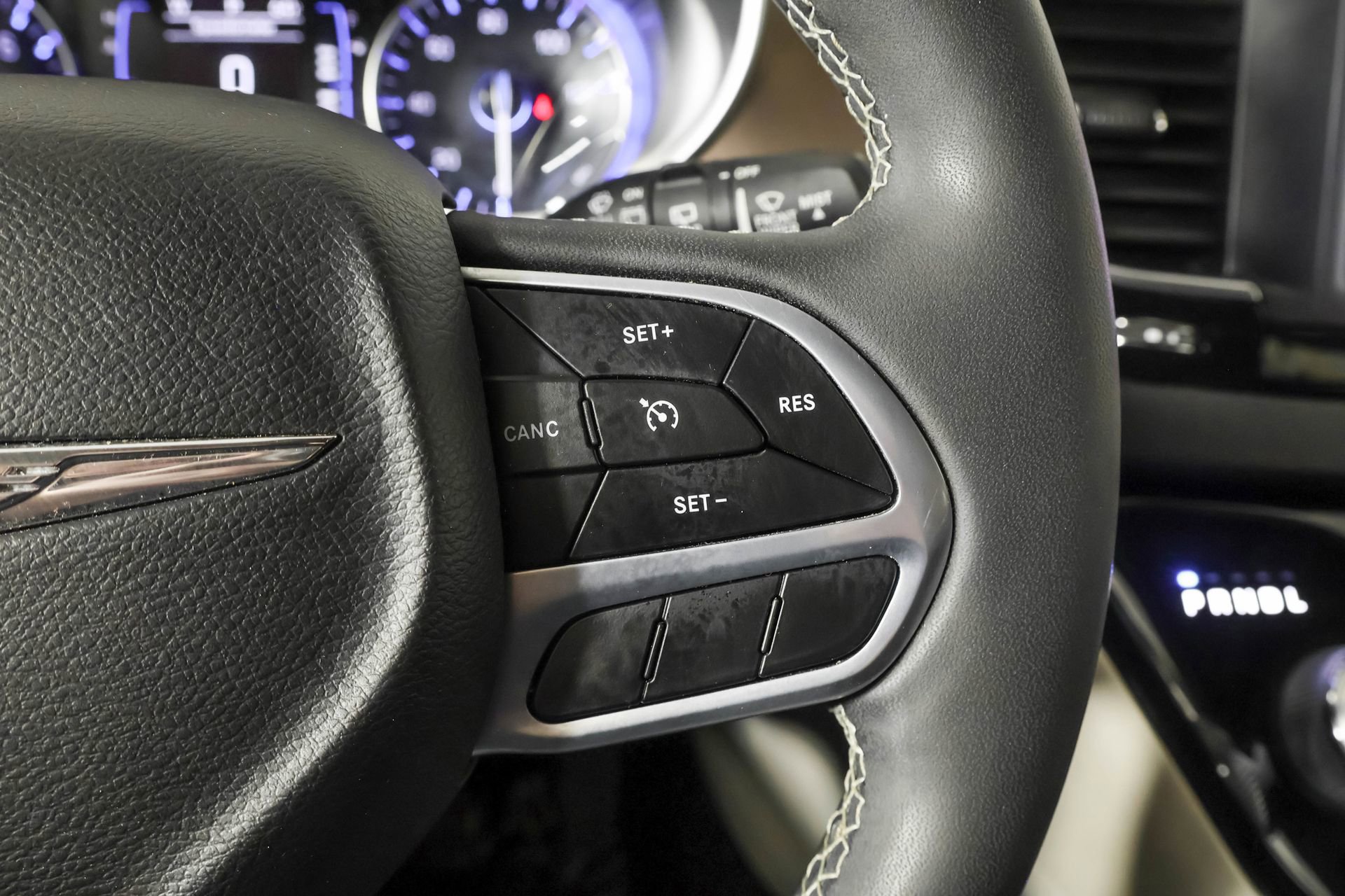 Used 2022 Chrysler Voyager LX image 28