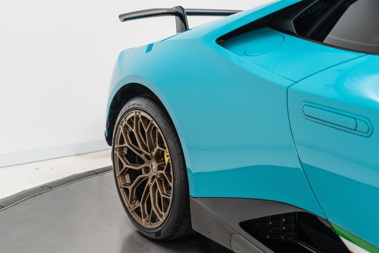 Used 2019 Lamborghini Huracan Performante AWD/4WD image 27