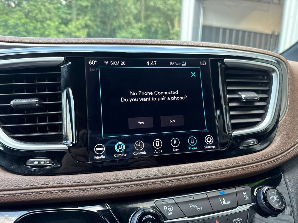 Used 2020 Chrysler Pacifica Limited w/ Advanced Safetytec Group FWD image 27