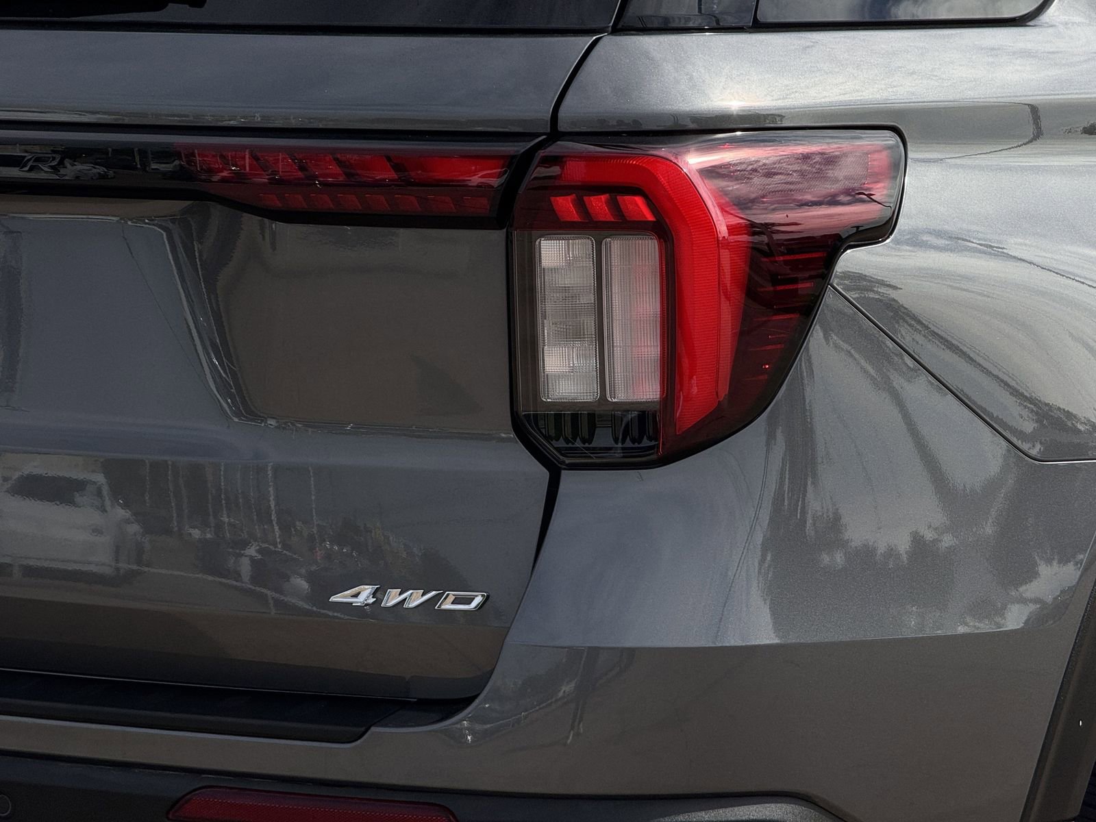 Used 2025 Ford Explorer ST-Line image 12