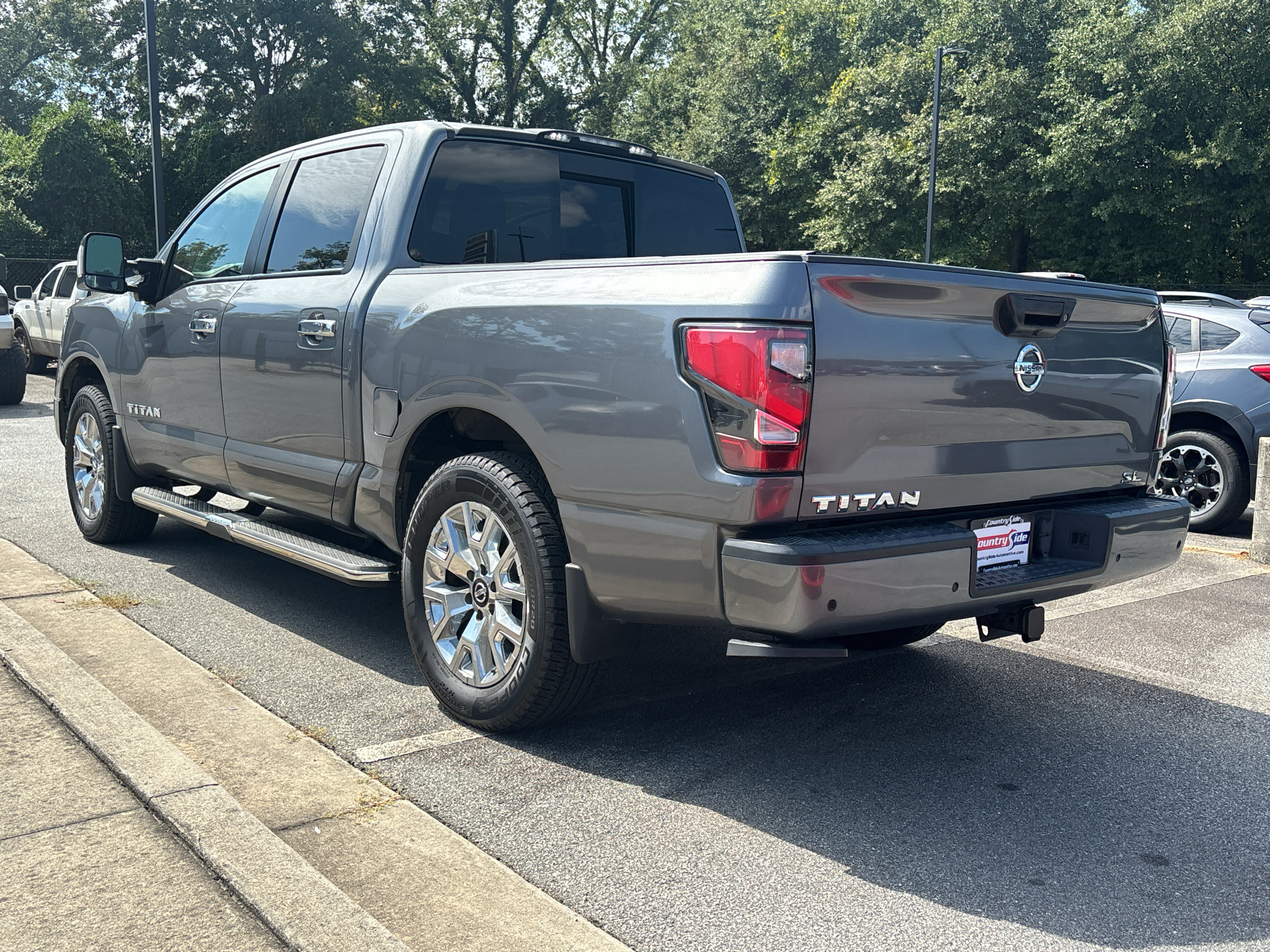 Used 2021 Nissan Titan SL w/ Moonroof Package RWD image 5