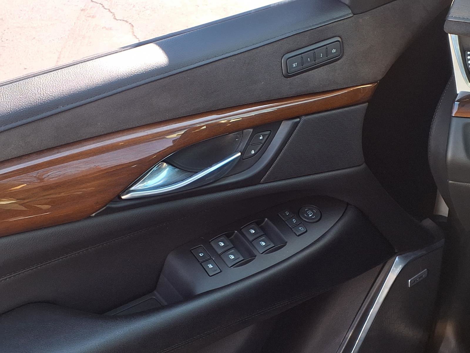 Used 2020 Cadillac Escalade Luxury image 9