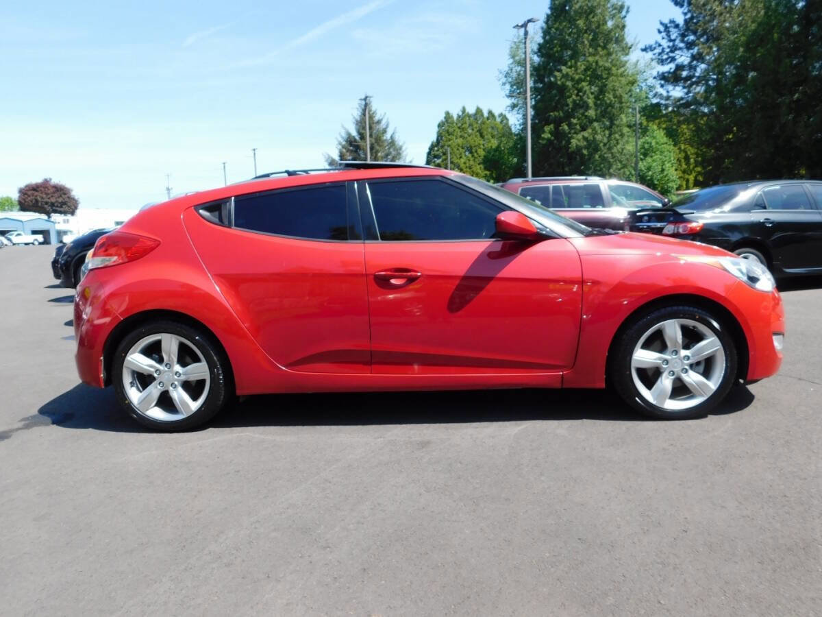 Used 2014 Hyundai Veloster w/ Style Package 02 FWD image 19
