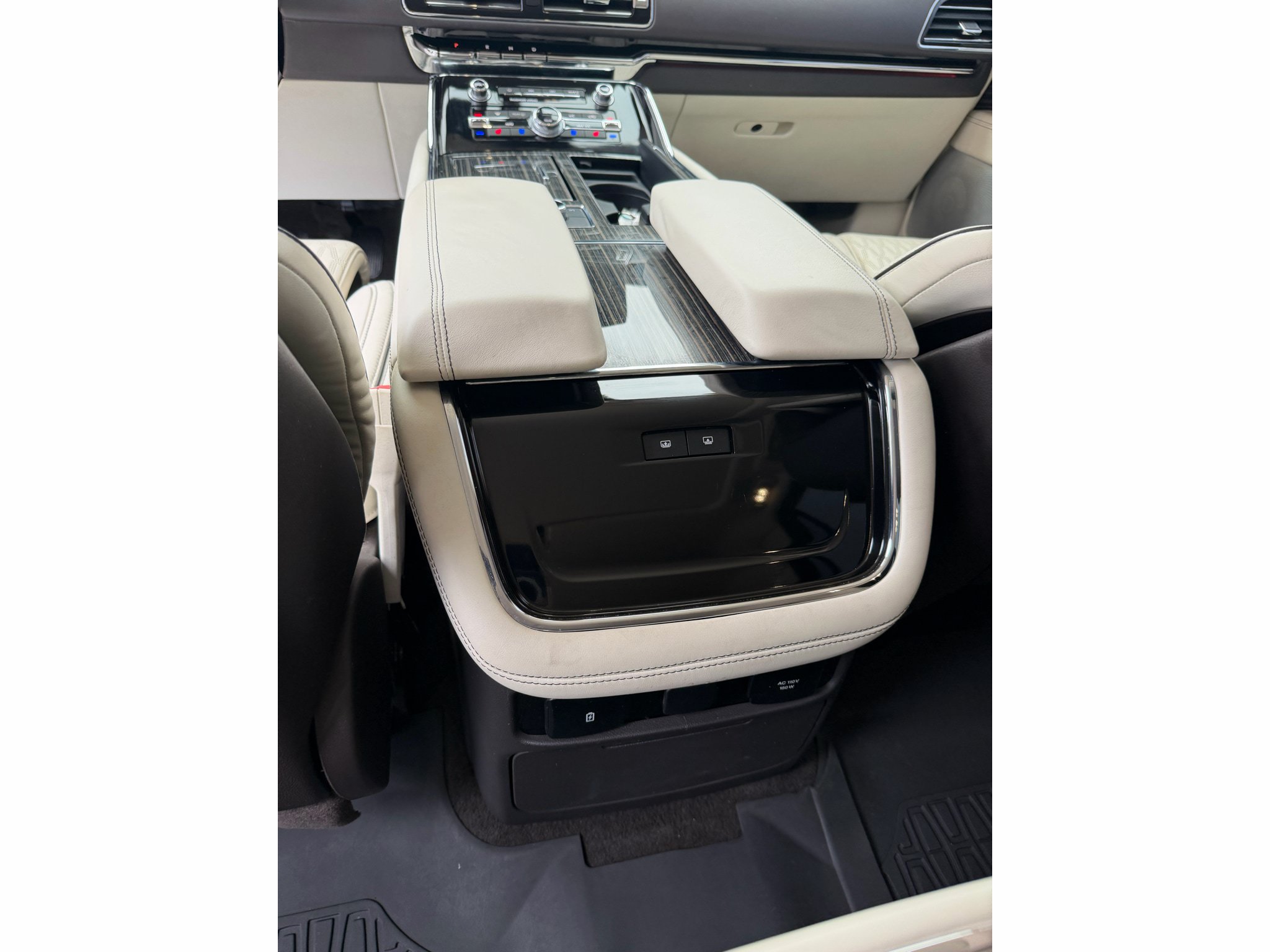 Used 2024 Lincoln Navigator L Black Label AWD/4WD image 10