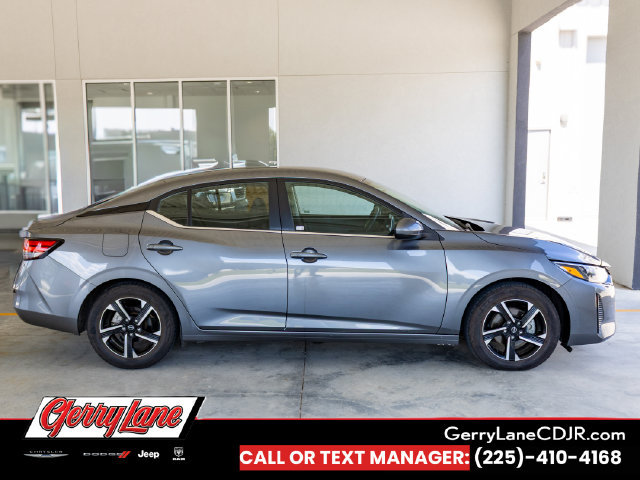 Used 2025 Nissan Sentra SV FWD image 3