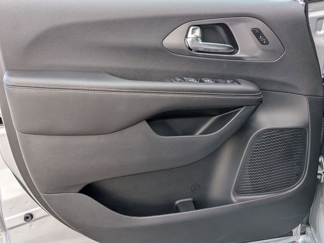 New 2026 Chrysler Pacifica Select w/ S Appearance Package image 13