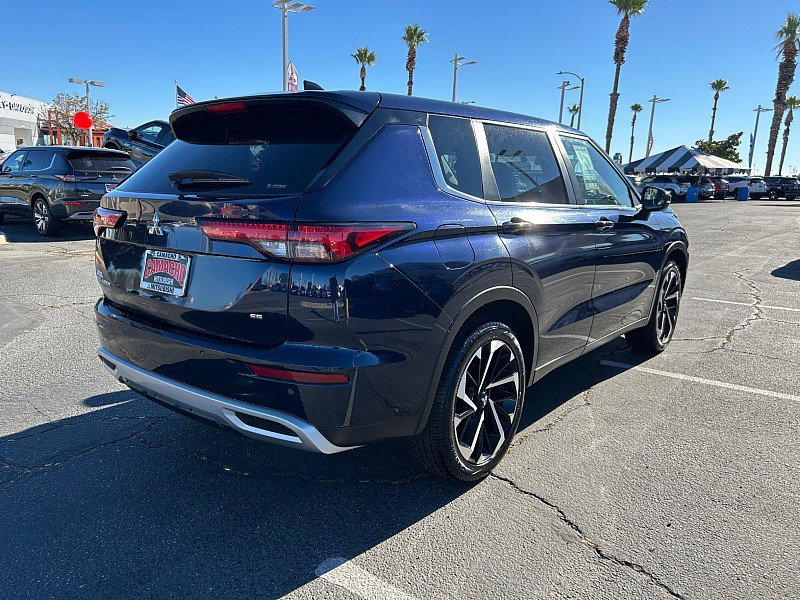 Used 2024 Mitsubishi Outlander AWD image 11