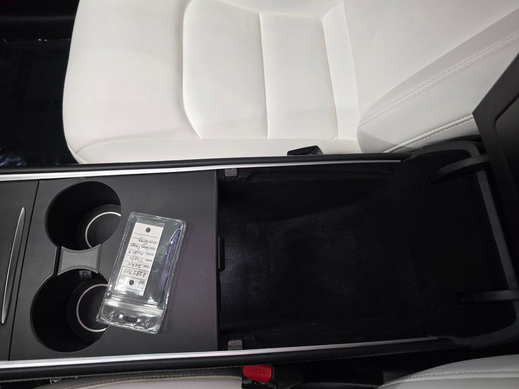 Used 2024 Tesla Model Y Long Range AWD/4WD image 28