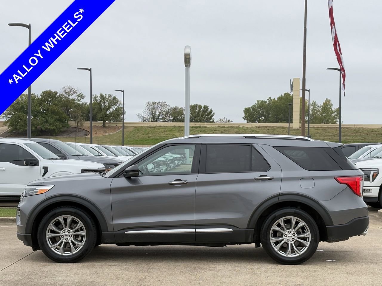 Used 2022 Ford Explorer Limited w/ Equipment Group 301A image 3