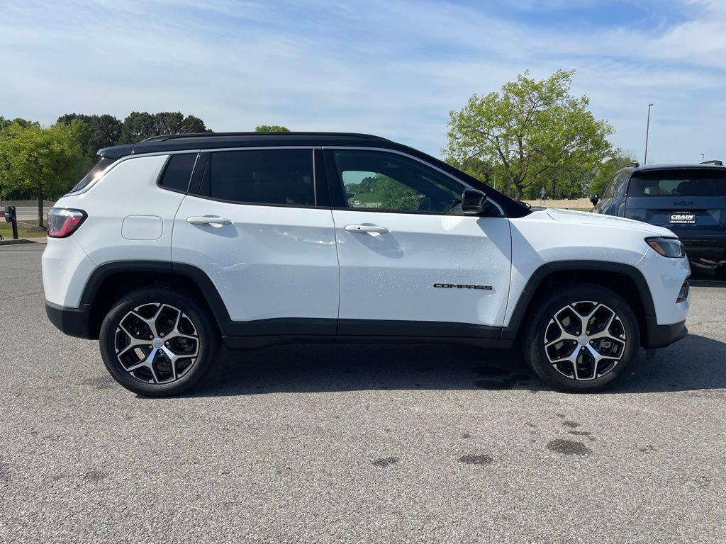 Used 2024 Jeep Compass Limited AWD/4WD image 9
