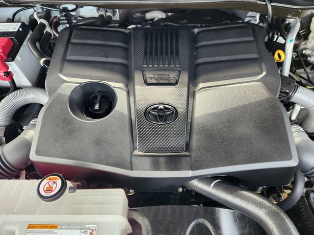 Used 2025 Toyota Tundra Limited AWD/4WD image 27