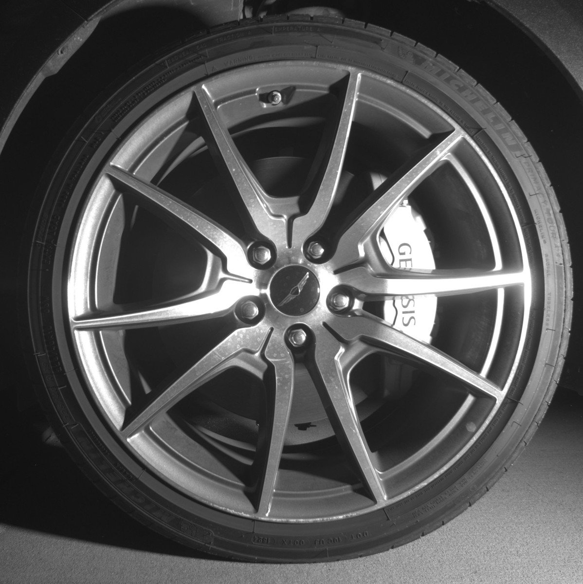 Used 2025 Genesis G70 2.5T image 12