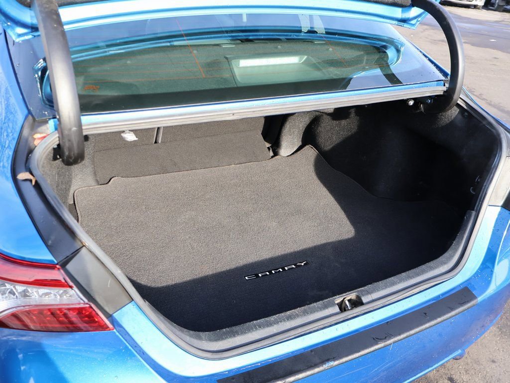 Used 2018 Toyota Camry XSE image 15