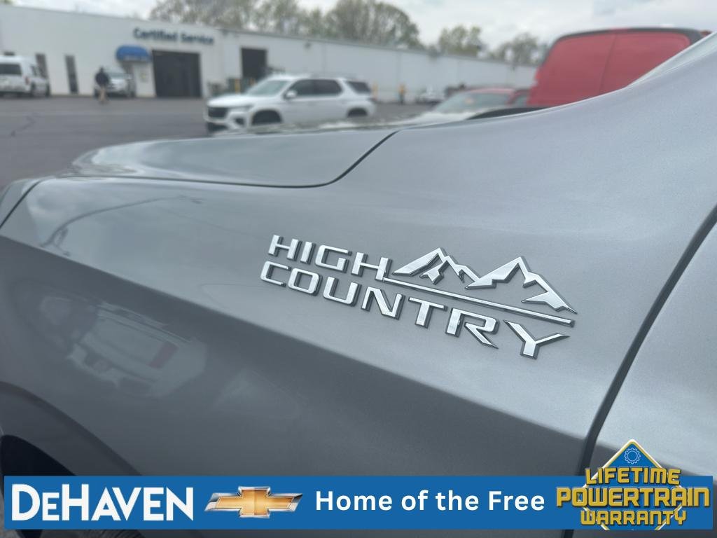 New 2026 Chevrolet Suburban High Country AWD/4WD image 31