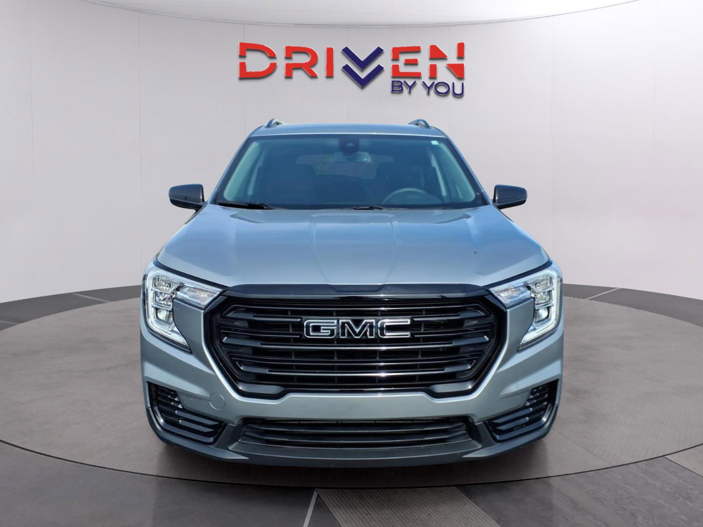 Used 2023 GMC Terrain SLE w/ Driver Convenience Package FWD image 8