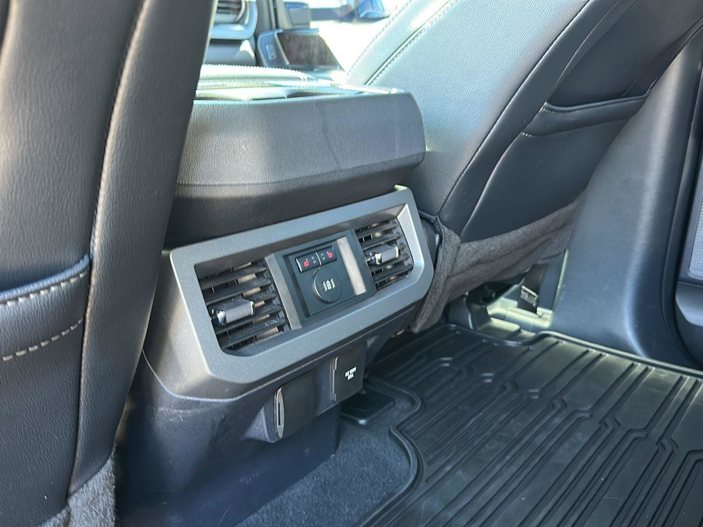 Certified 2023 Ford F450 Lariat w/ Lariat Ultimate Package image 23