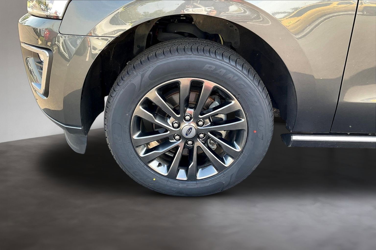 Used 2020 Ford Expedition Limited image 35