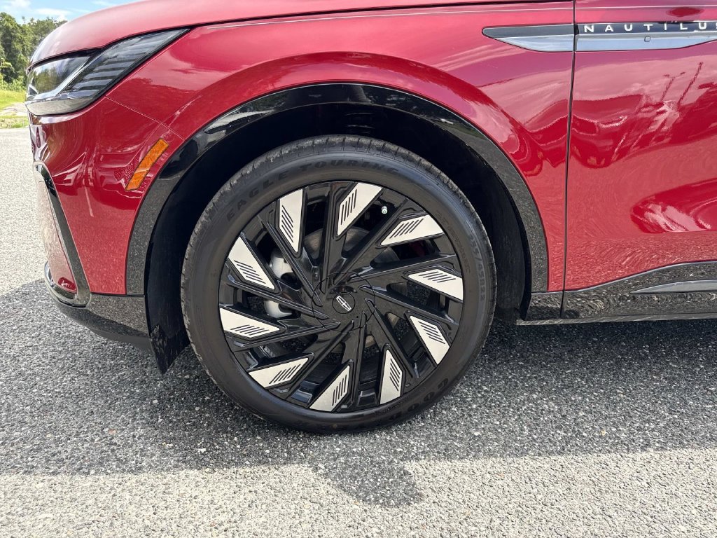 New 2026 Lincoln Nautilus Reserve AWD/4WD image 10