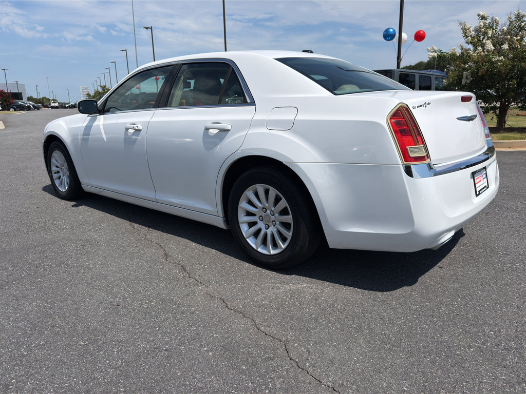 Used 2013 Chrysler 300 RWD image 7