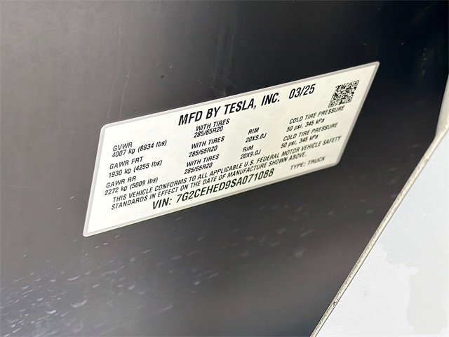 Used 2025 Tesla Cybertruck AWD Crew Cab image 42