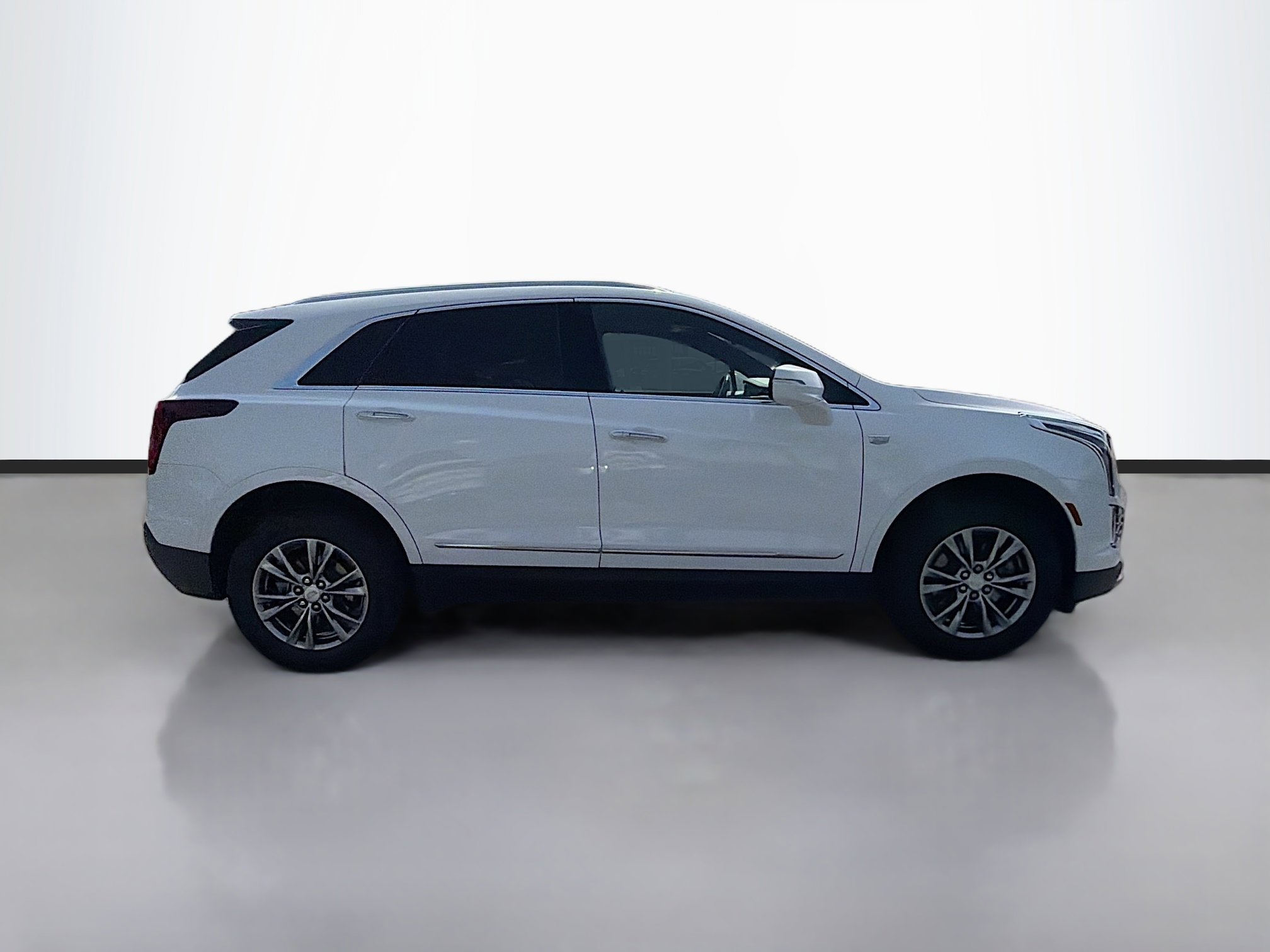 Used 2022 Cadillac XT5 Premium Luxury image 2
