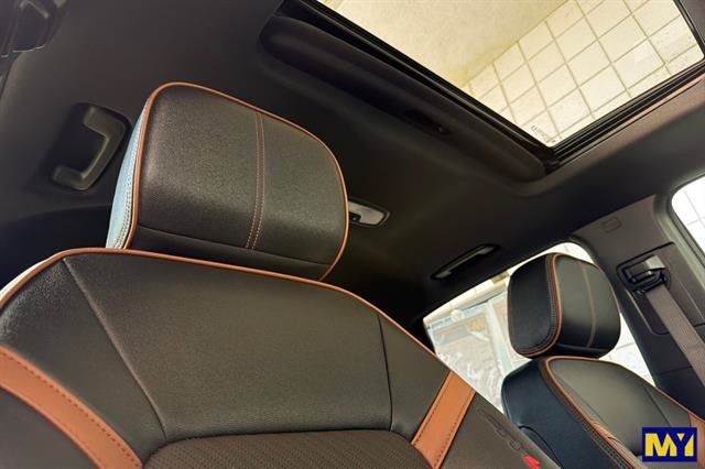 Certified 2024 GMC Canyon AT4 w/ AT4 Premium Package AWD/4WD image 19