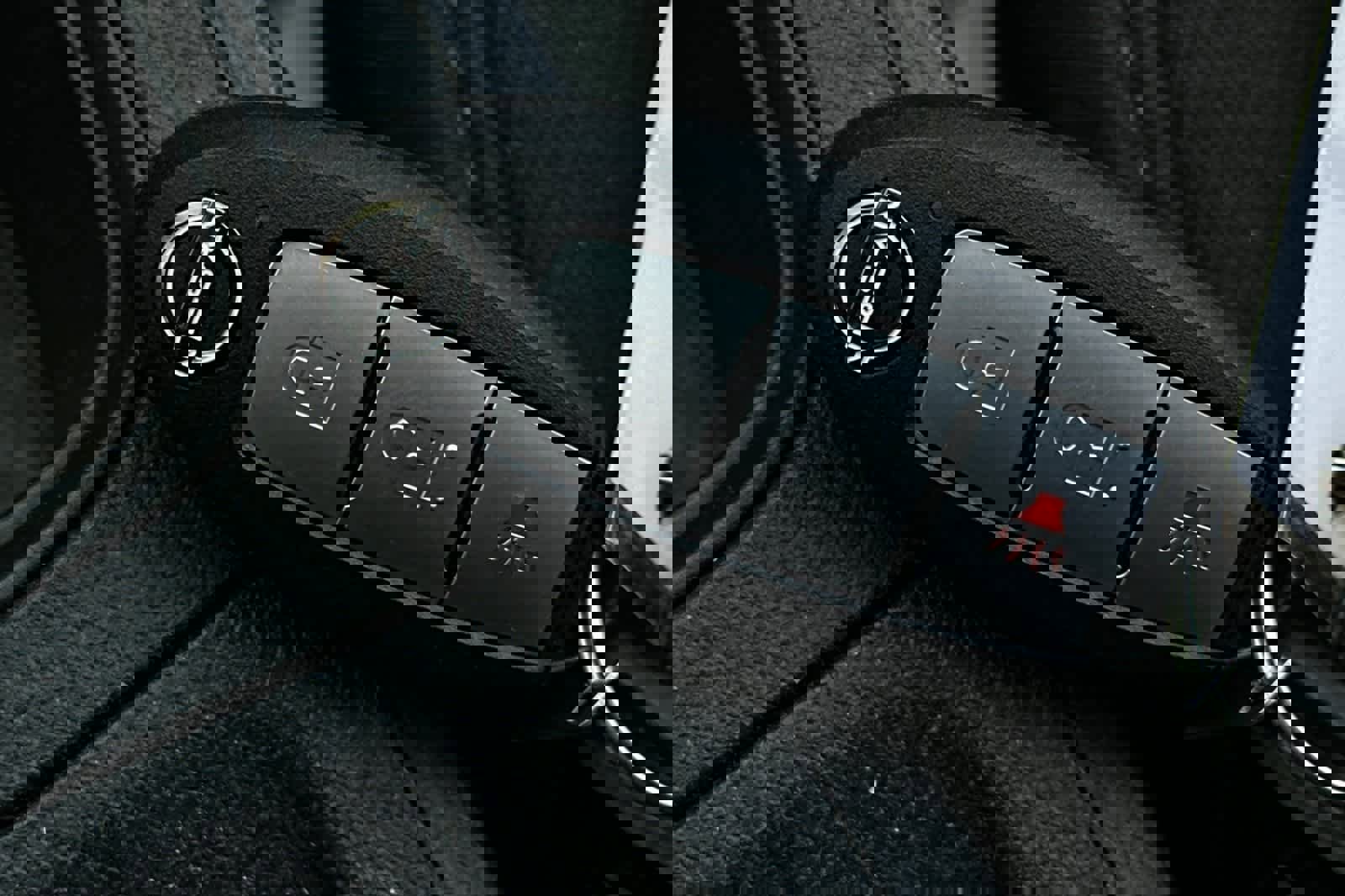 Used 2024 Nissan Frontier SV image 23