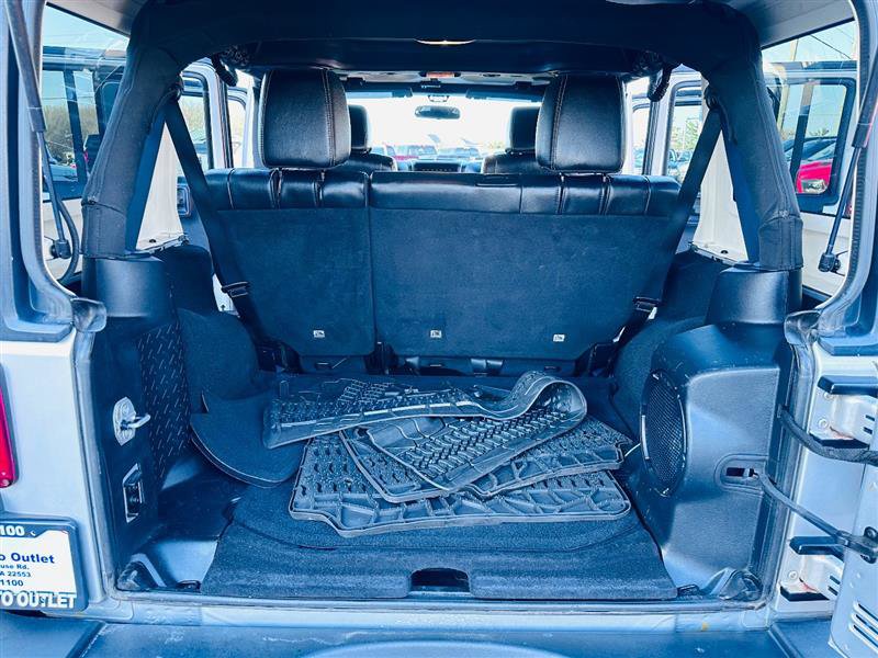 Used 2012 Jeep Wrangler Unlimited Rubicon w/ Max Tow Pkg image 19