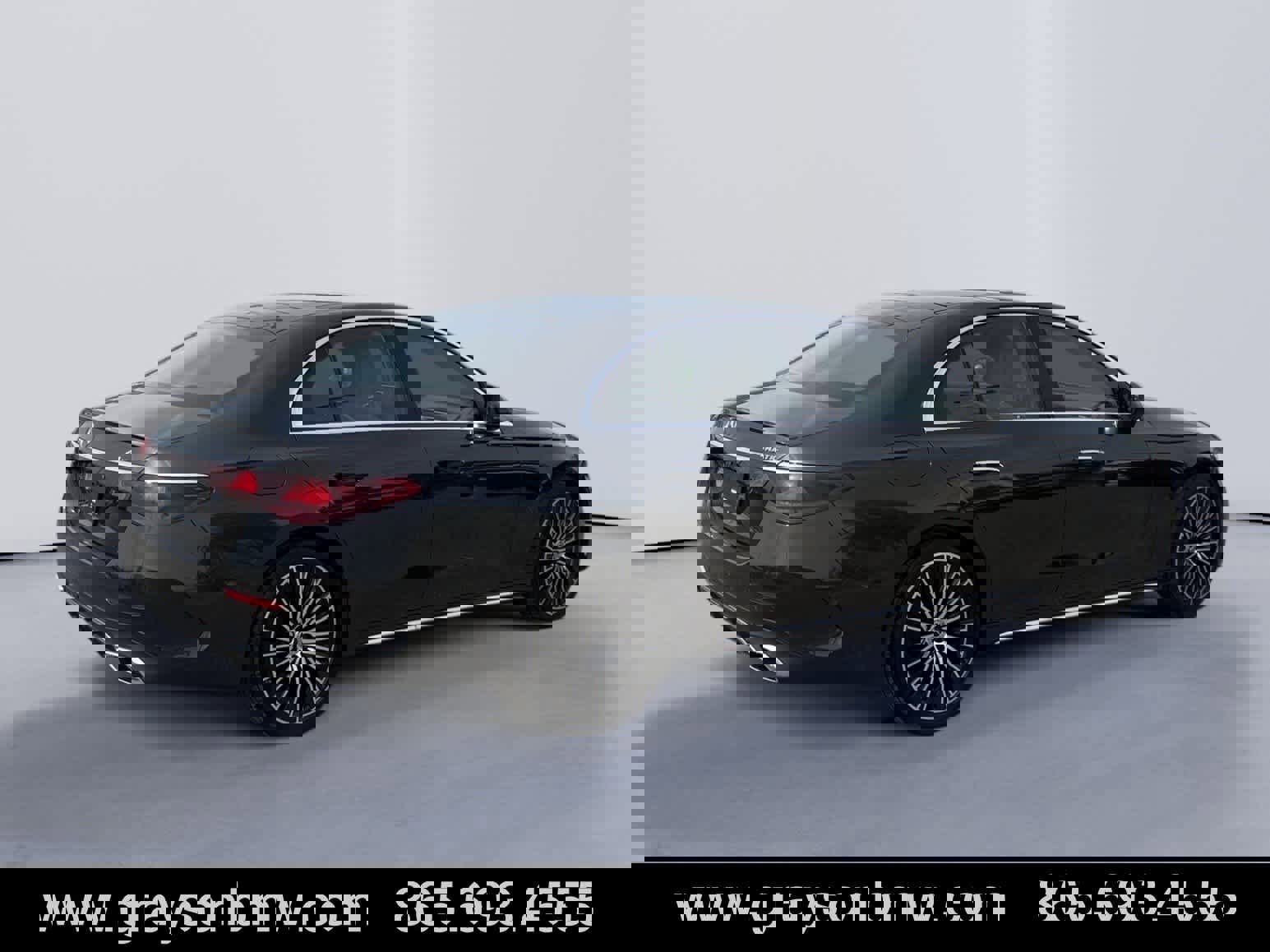 Used 2024 Mercedes-Benz E 350 4MATIC Sedan image 3