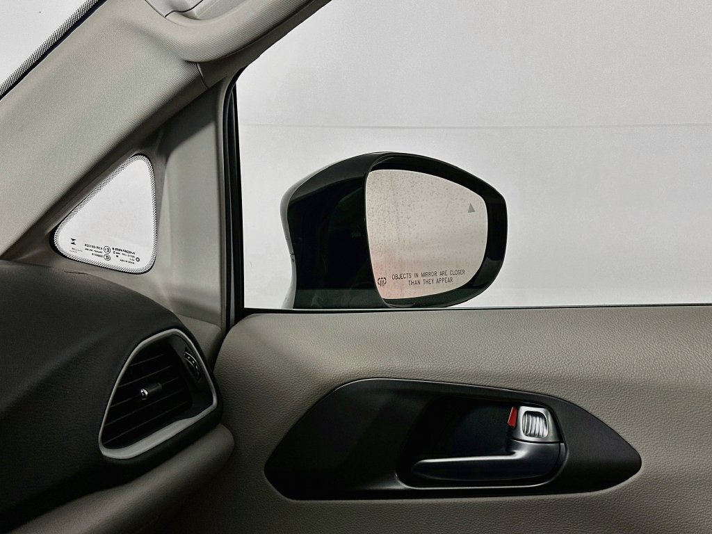 Certified 2024 Chrysler Pacifica Touring-L FWD image 27