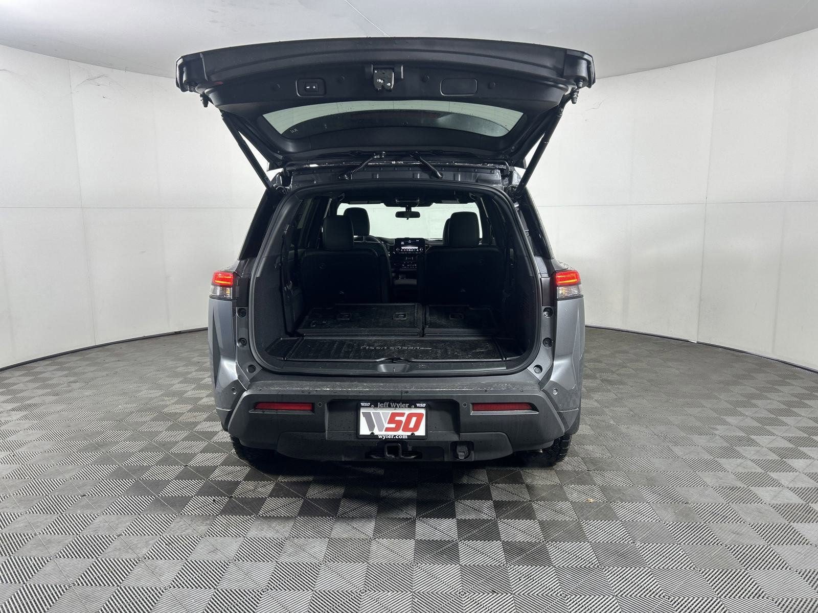 New 2025 Nissan Pathfinder Rock Creek AWD/4WD image 18