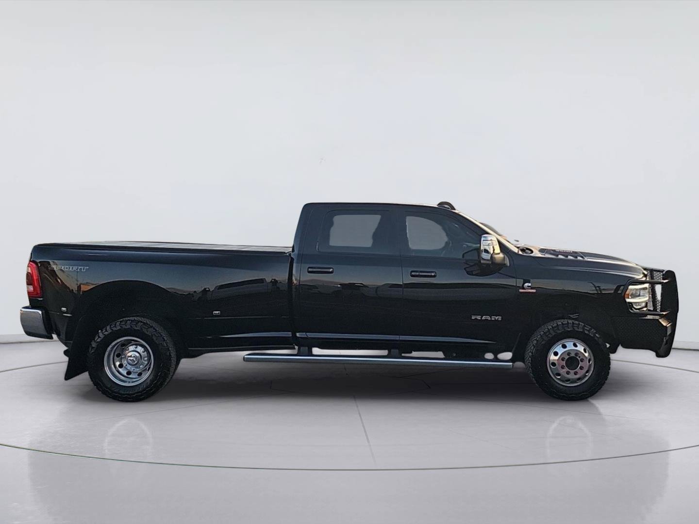 Used 2024 RAM 3500 Laramie w/ Sport Appearance Package AWD/4WD image 4