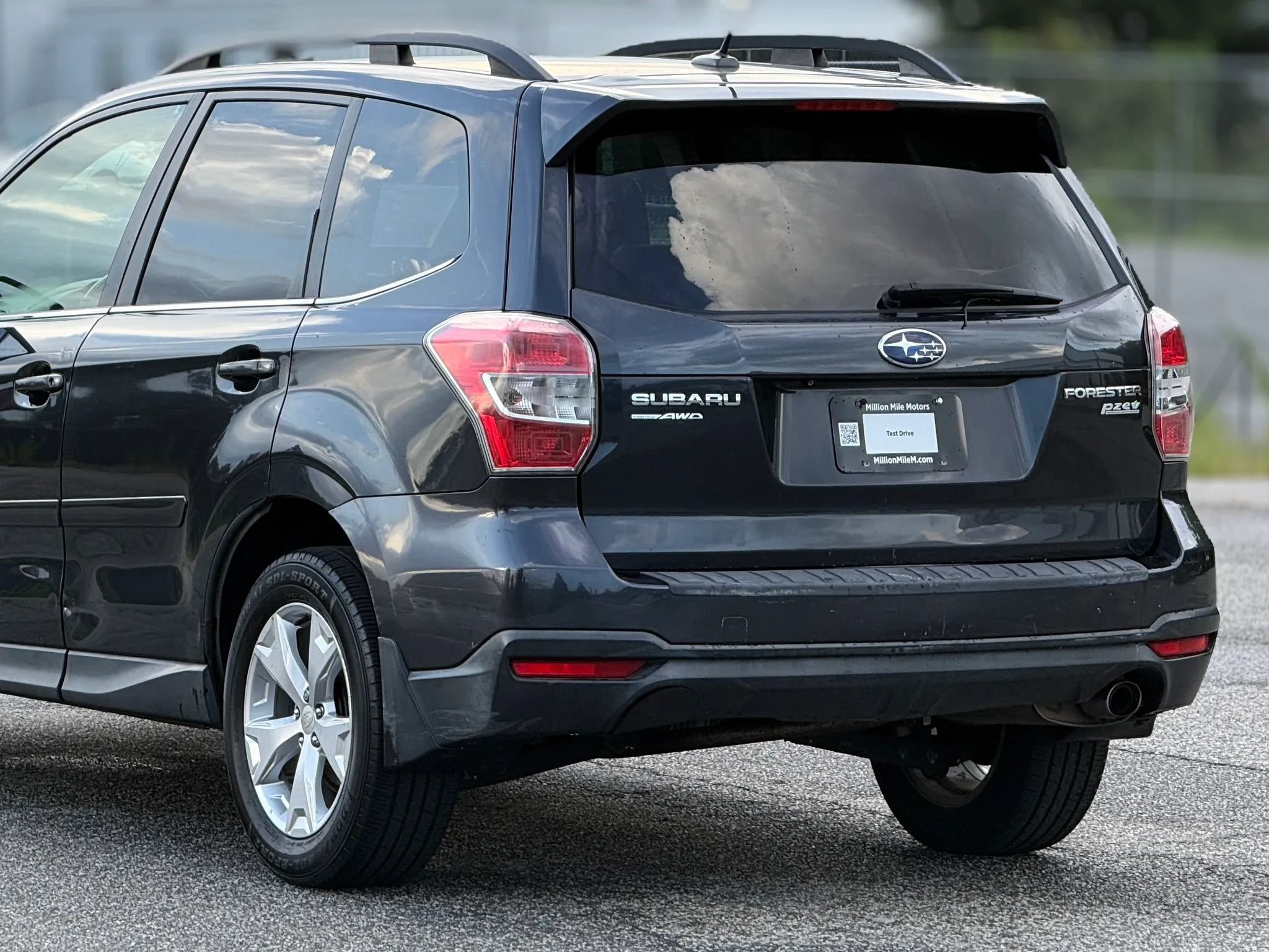 Used 2014 Subaru Forester 2.5i Limited AWD/4WD image 16