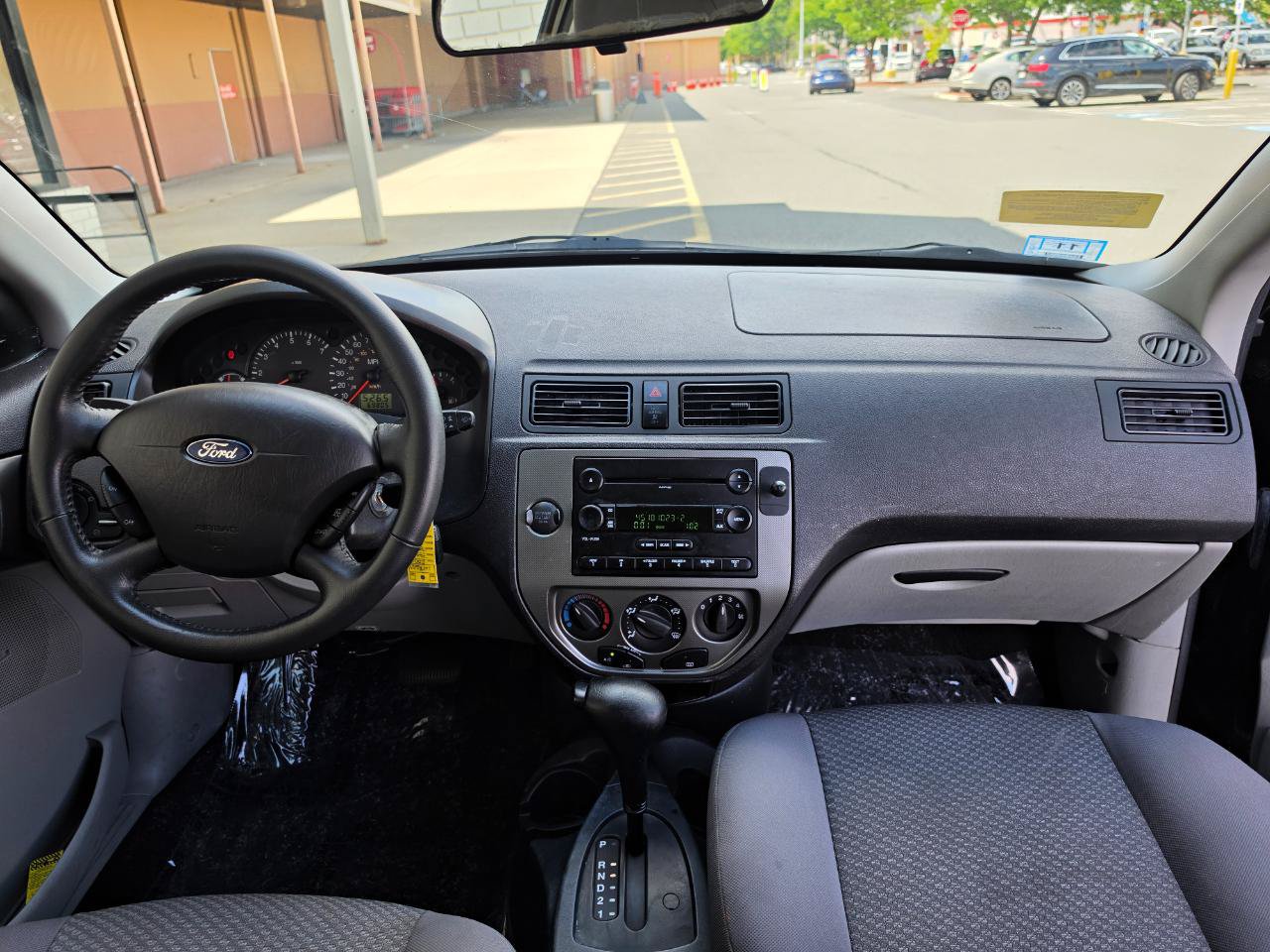 Used 2006 Ford Focus SES FWD image 12