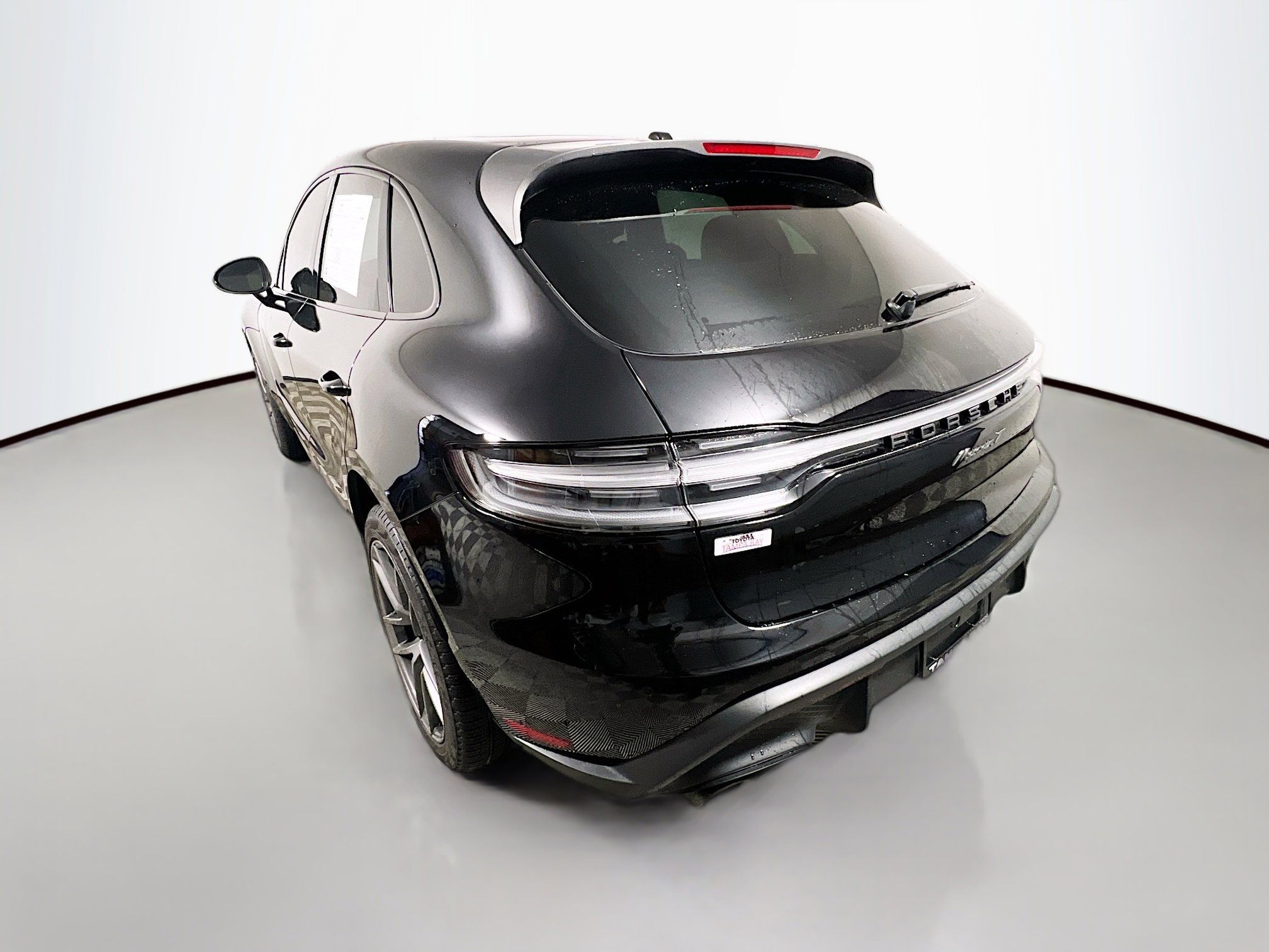 Used 2025 Porsche Macan Turbo image 8