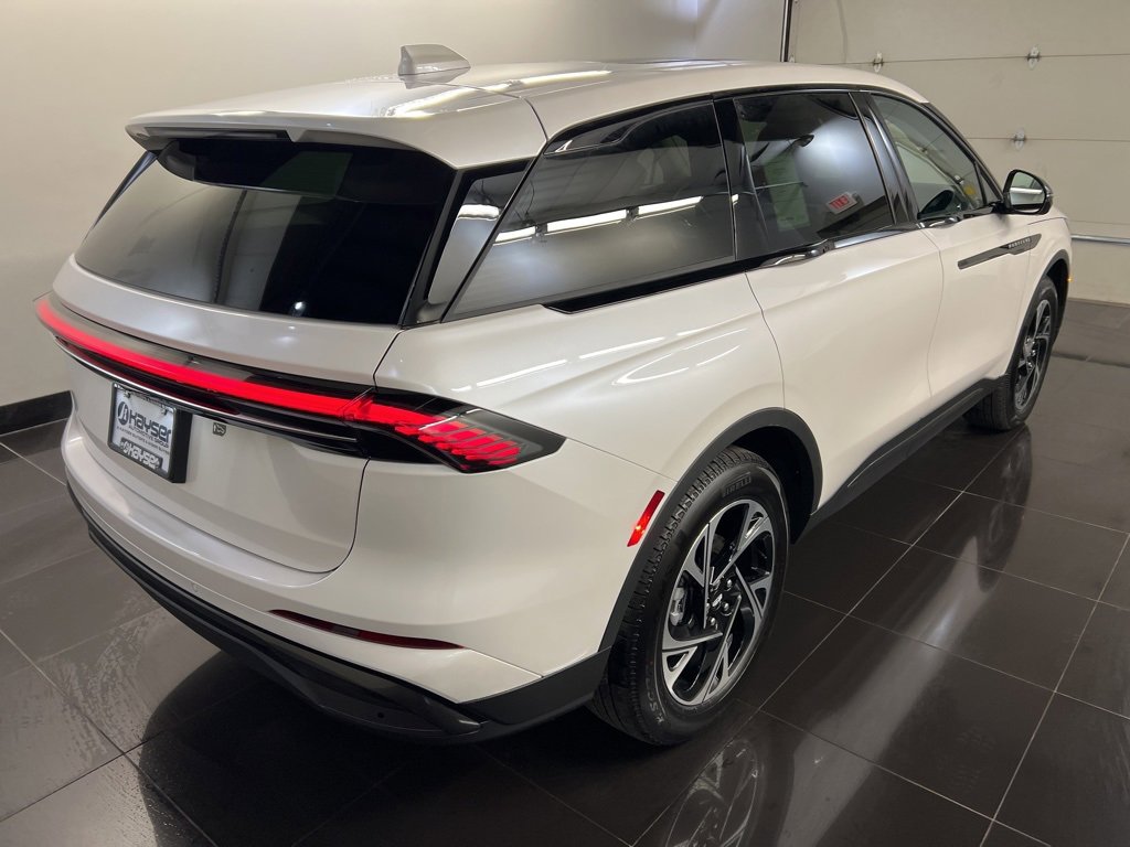 Used 2026 Lincoln Nautilus Premier w/ Equipment Group 102A image 6