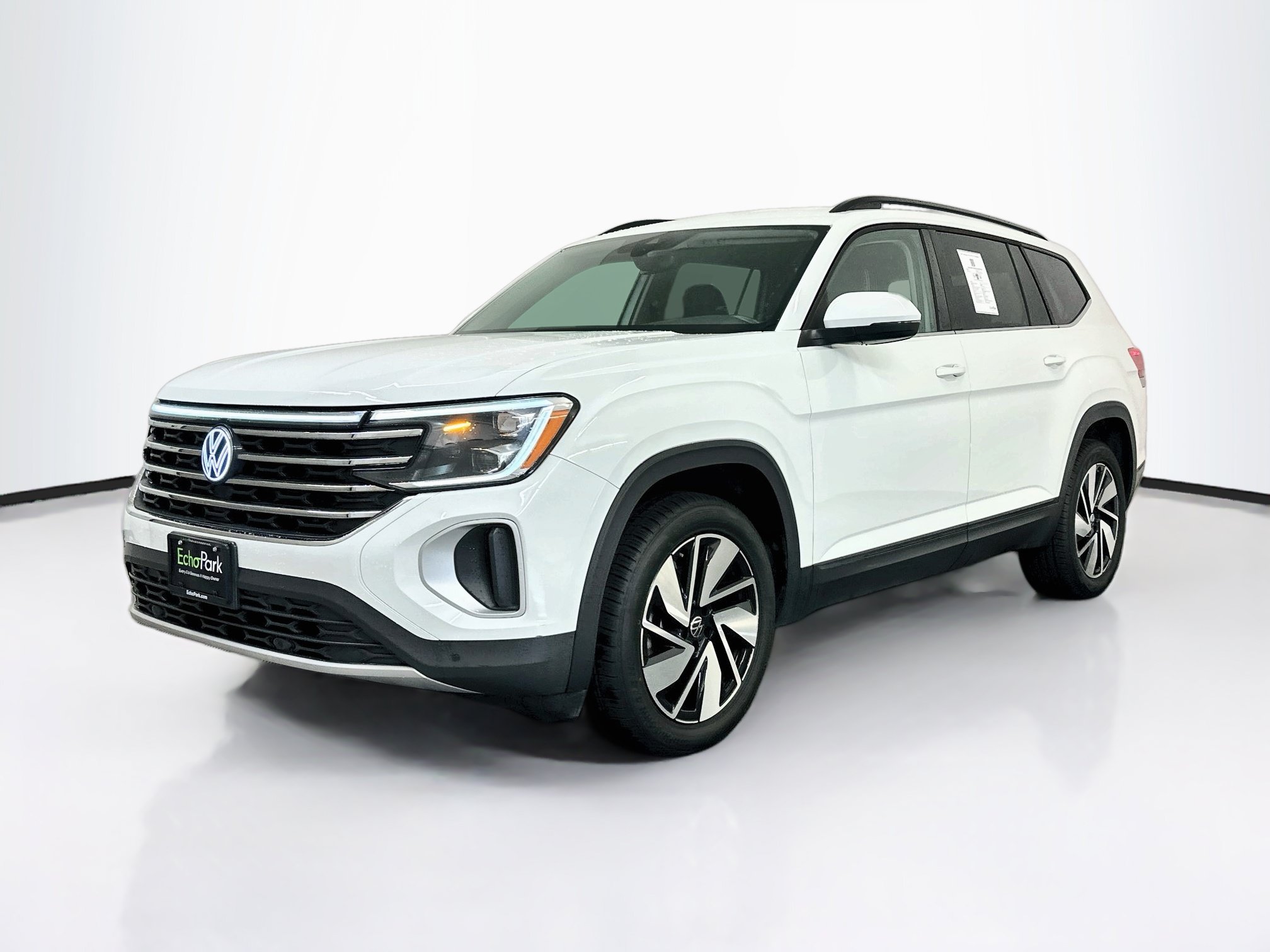 Used 2025 Volkswagen Atlas SE AWD/4WD image 3