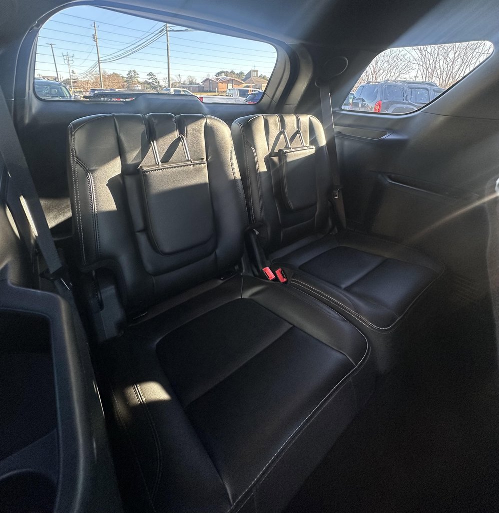 Used 2018 Ford Explorer Limited w/ Class II Trailer Tow Package image 11