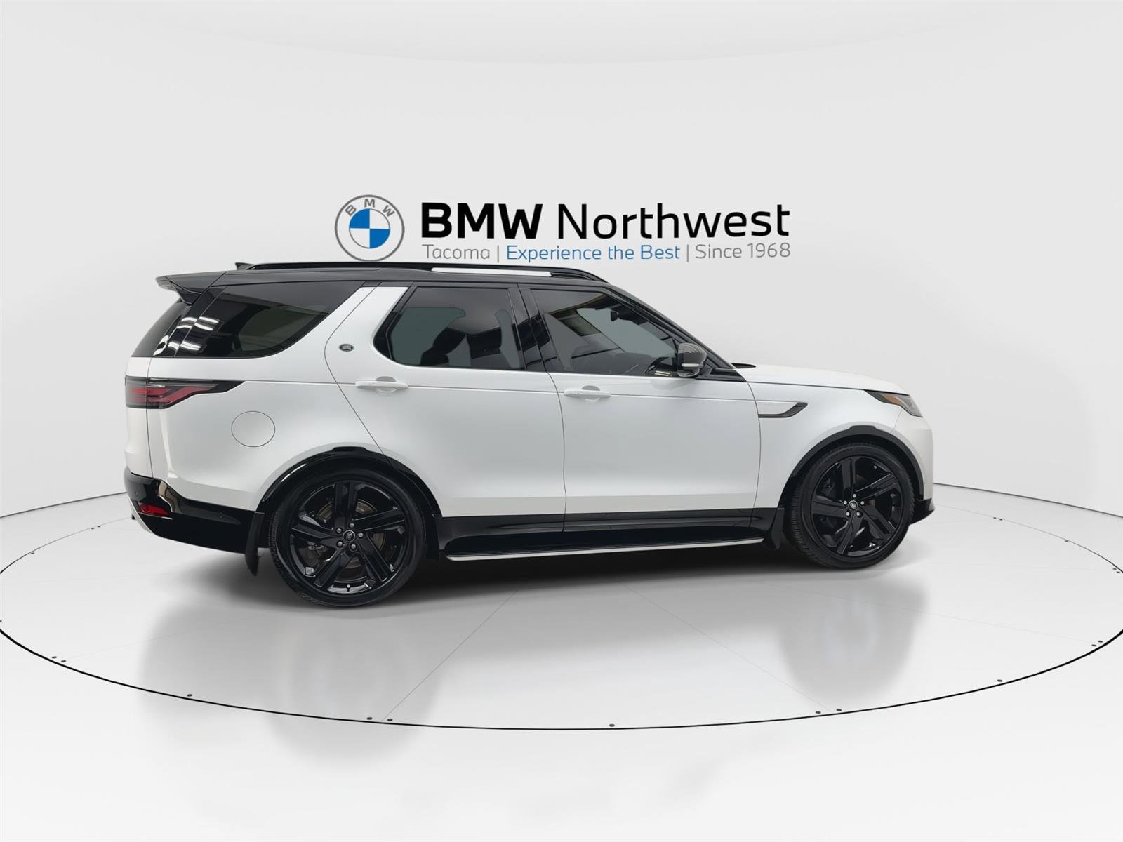 Used 2025 Land Rover Discovery Dynamic SE AWD/4WD image 4