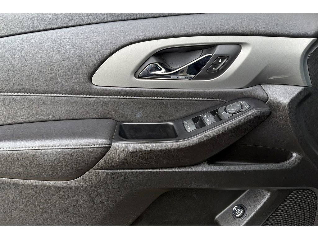 Used 2023 Chevrolet Traverse LT FWD image 11