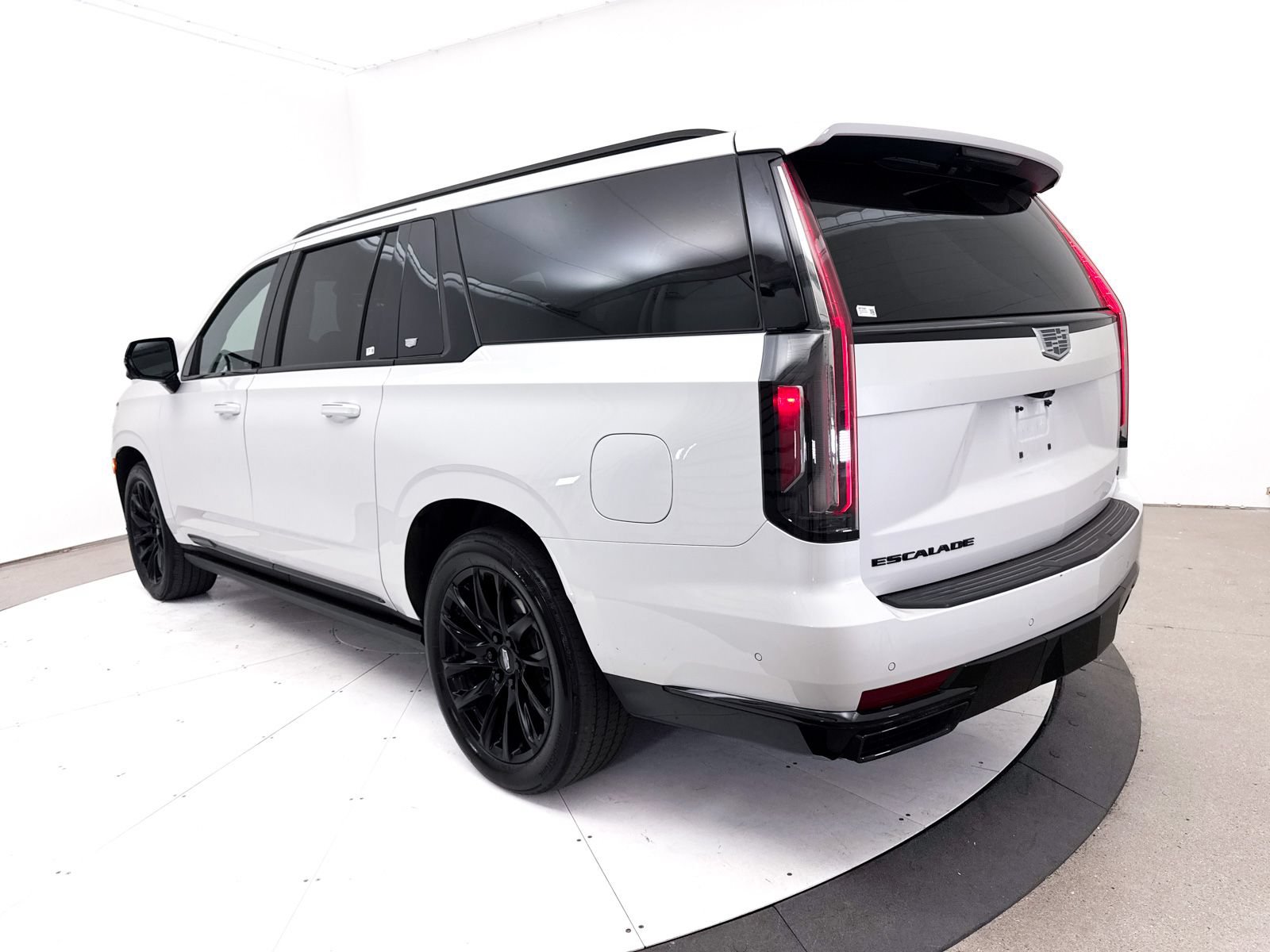 Used 2023 Cadillac Escalade ESV Sport Platinum w/ LPO, ONYX Package AWD/4WD image 20