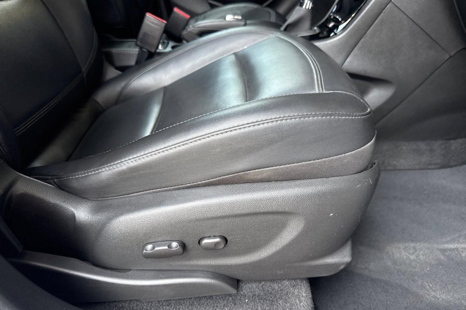 Used 2018 Buick Encore Essence FWD image 22