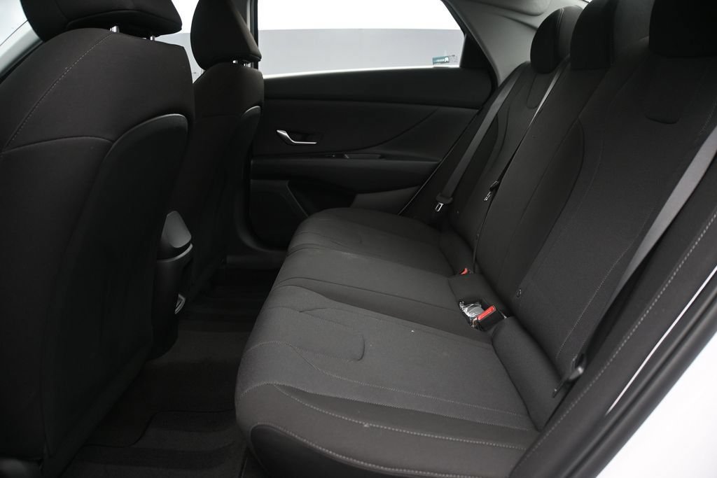New 2026 Hyundai Elantra SE FWD image 11