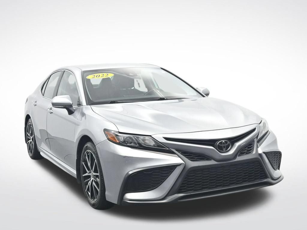 Used 2022 Toyota Camry SE FWD image 3