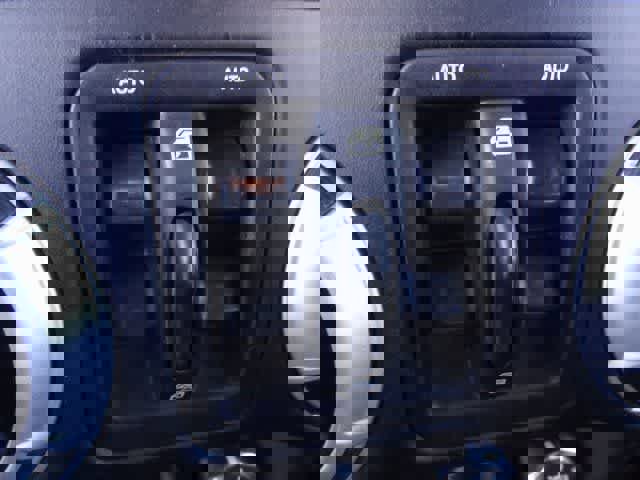 Used 2015 Jeep Wrangler Unlimited Sahara image 23