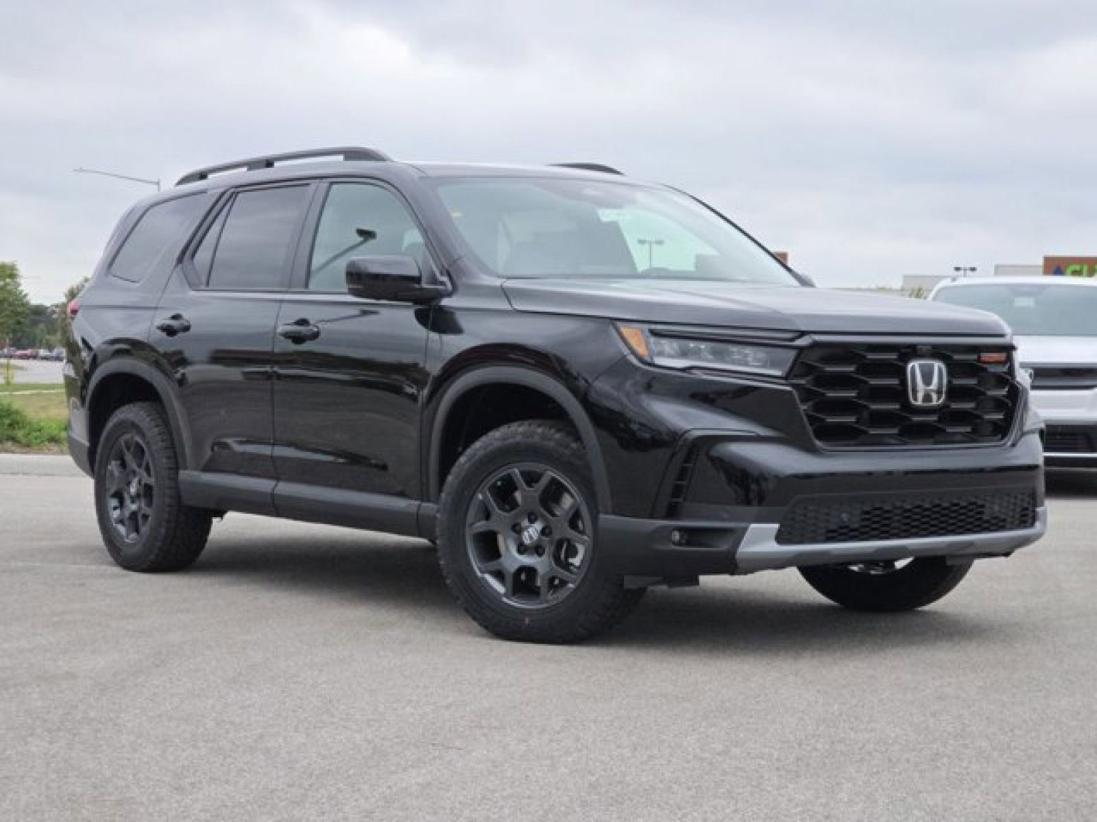 Certified 2025 Honda Pilot TrailSport image 2