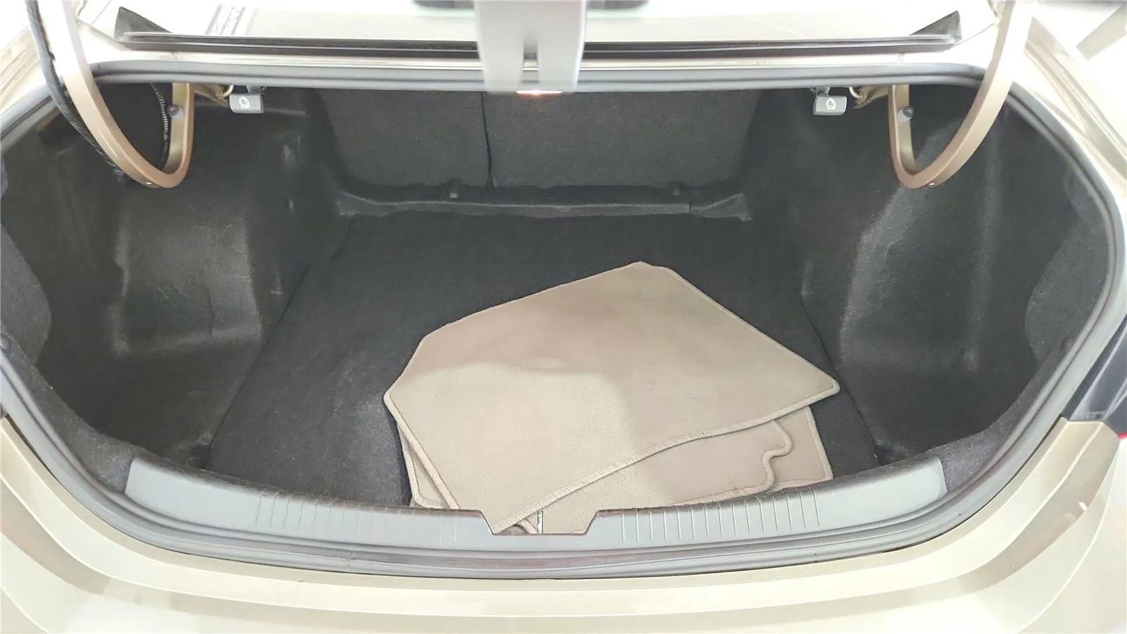 Used 2022 Chevrolet Malibu LT image 19