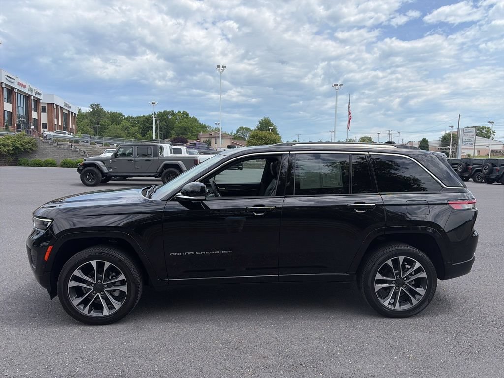 Used 2023 Jeep Grand Cherokee Overland AWD/4WD image 7