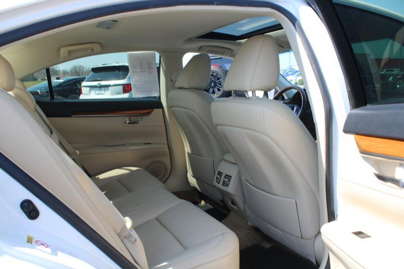 Used 2015 Lexus ES 300h w/ Navigation System Package FWD image 10